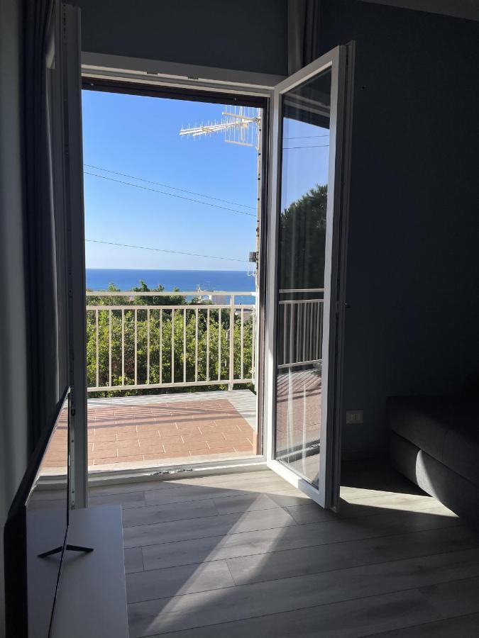 Una Finestra Sul Mare 切法卢 外观 照片